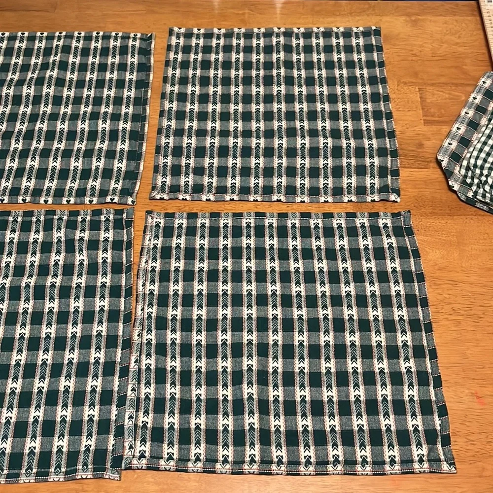 Set of 2 Handmade Cloth Reversible Placemats with 4 Coordinating Cloth Napkins